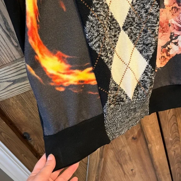 Givenchy Fire, Rose and Diamond Patterned Sweater Lg AUTHENTIC - Picture 4 of 8
